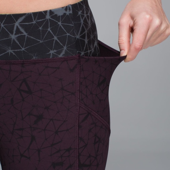 *EUC* Rare Lululemon Stash It Crop Full-On Luxtreme in Star Crushed Black Cherry - Picture 6 of 16